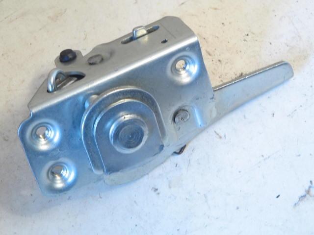RIGHT DOOR LATCH INSIDE DOOR