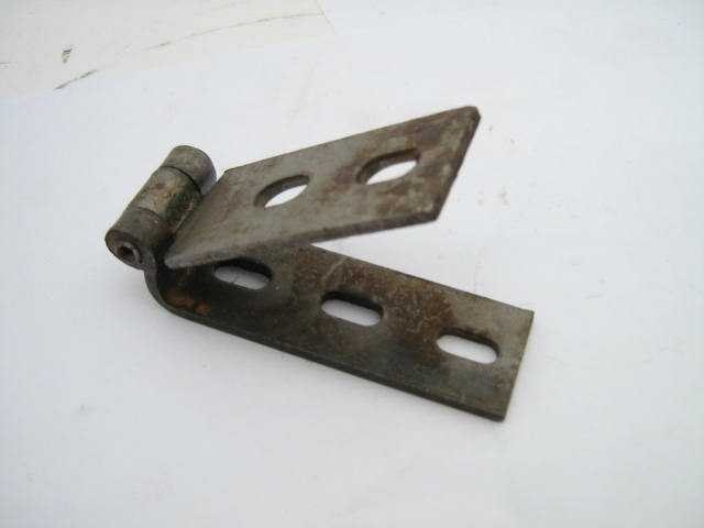 FRONT TRUNK COVER HINGE