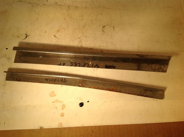 RIGHT 1/4 WINDOW FRONT TRIM
