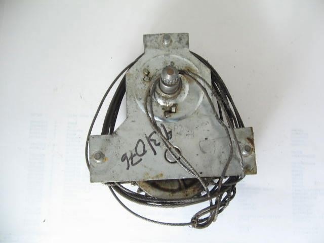 LEFT WINDOW REGULATOR