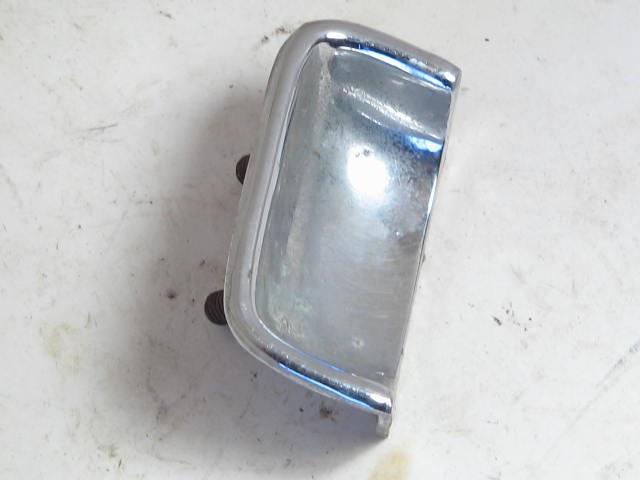 RIGHT EXTERIOR DOOR GRAB SCOOP