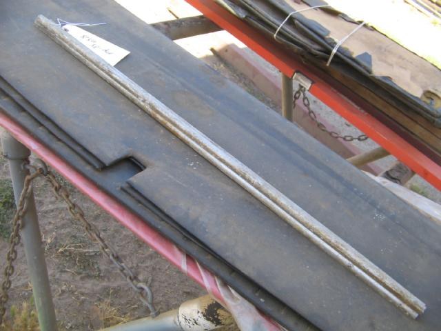 ALLOY TRIM AT BOTTOM OF DR SIL
