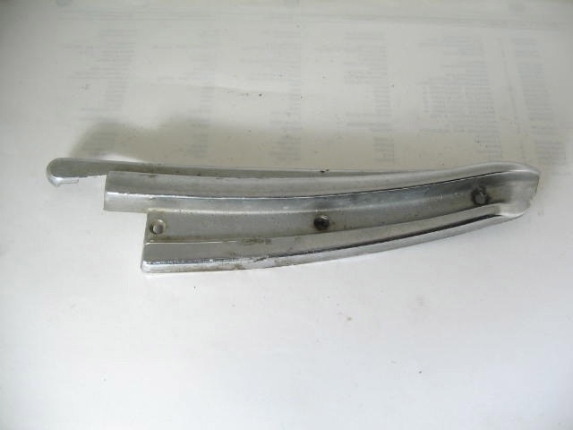 LEFT TOP SEAL CHROME MOULDING