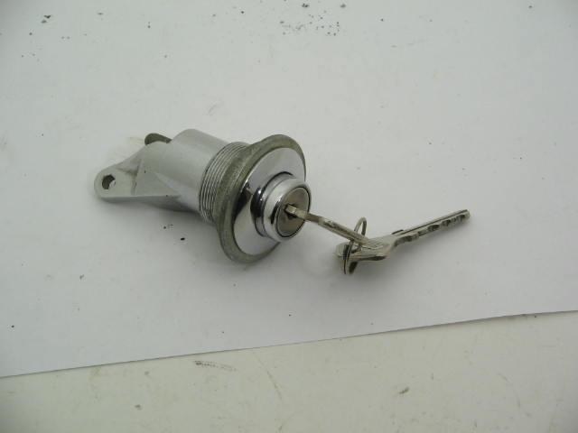 GLOVEBOX LATCH WITH KEY
