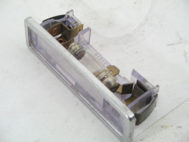 INTERIOR LAMP W/CHROME BEZEL