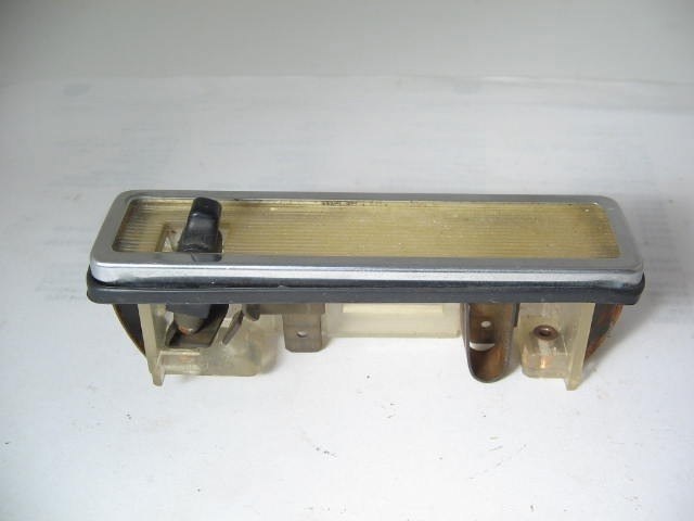 INTERIOR LAMP W/CHROME BEZEL