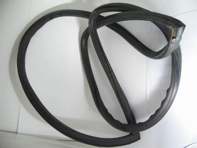 REAR WINDOW GLASS RUBBER SEAL