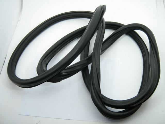 WINDSHIELD RUBBER GASKET