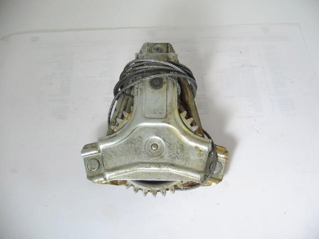 REAR DOOR WINDOW REGULATOR