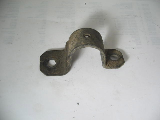 RIGHT SWAY BAR OUTER MOUNT