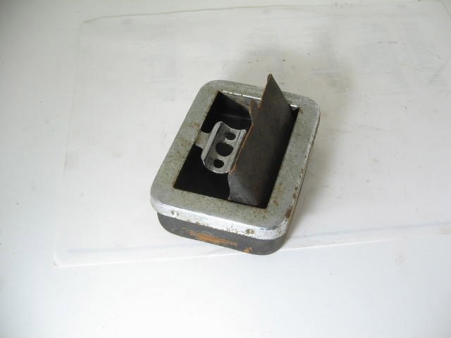 ASH TRAY FOR BACK SEAT