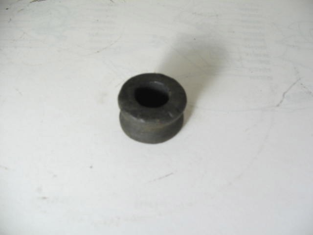 LOWER GEARSHIFT ROD RUBBER