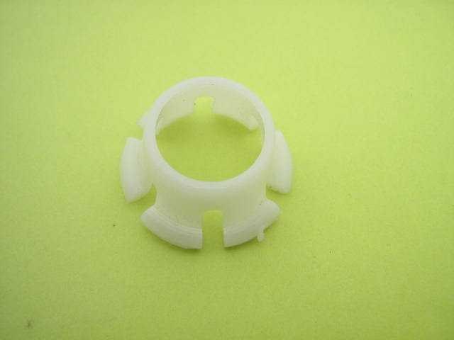 GEARSHIFT LEVER LOWER CLIP