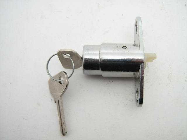 TRUNK KEY & LOCK ASSEMBLY