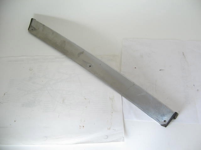 RIGHT DOOR & 1/4 WINDOW TRIM