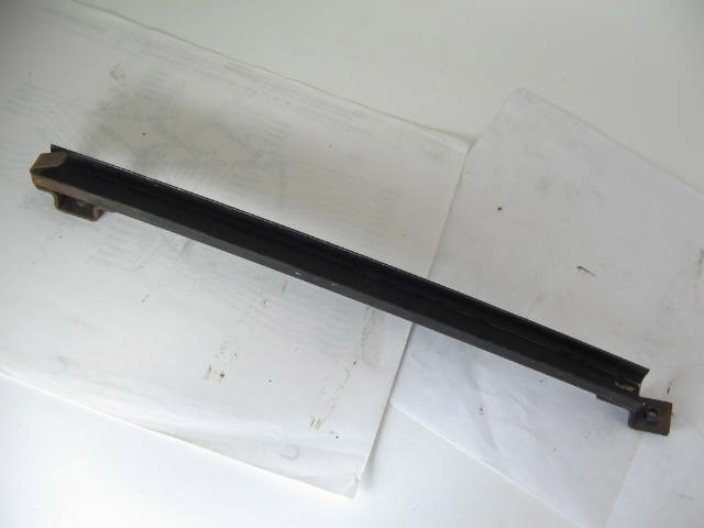 R GLASS REAR LOWER GUIDE RAIL