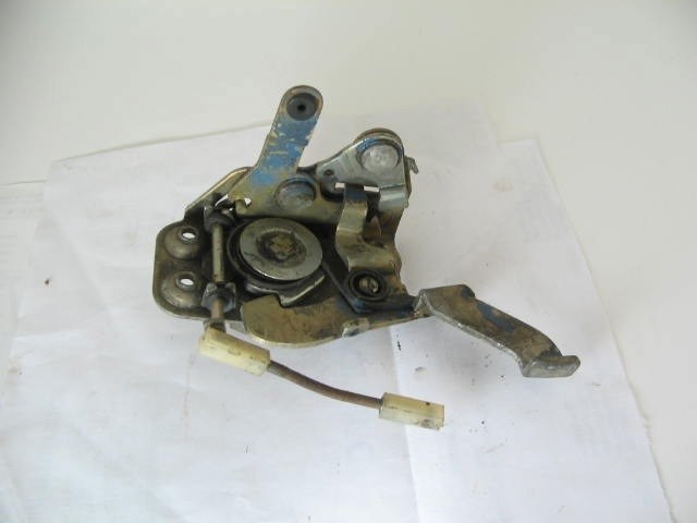 DOOR LOCK ASSEMBLY