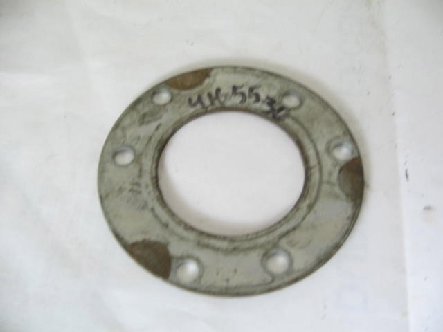 PLATE THAT SECURES FAN TO HUB