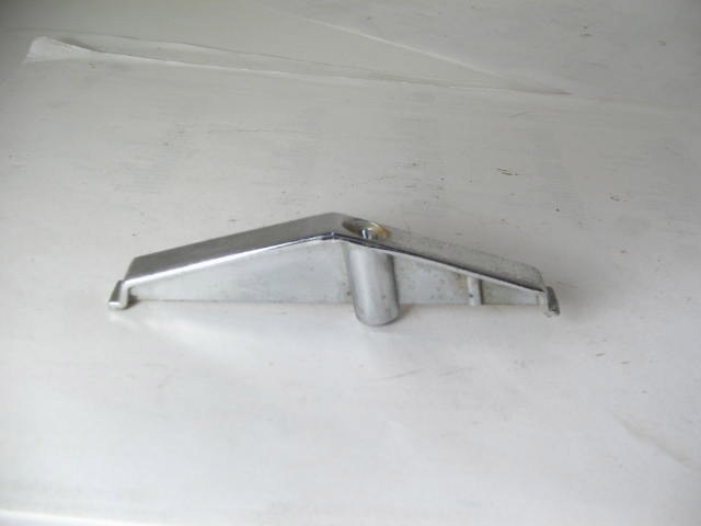 1968-69 CHROME LENS RETAINER