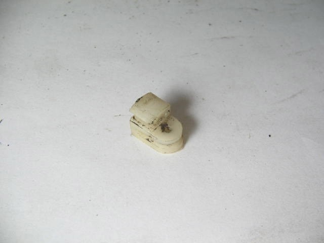 FLOOR VENT CONTROL RETAINER