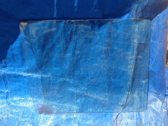 DOOR ROLL UP WINDOW GLASS