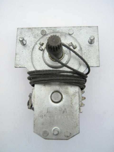 LEFT FRONT WINDOW REGULATOR