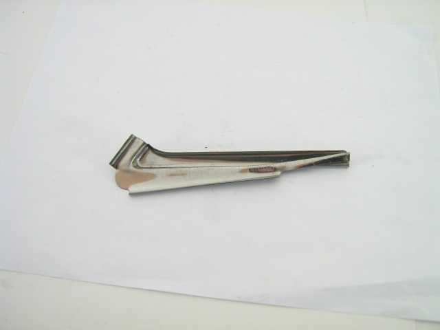WING VENT GLASS CHROME TRIM