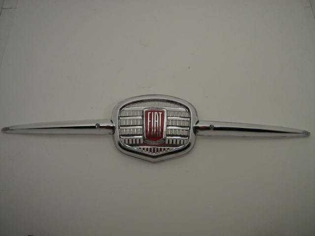 FRONT FIAT EMBLEM W WHISKERS