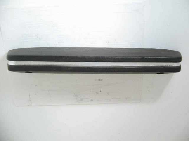 REAR ARM REST