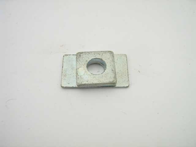 STEERING COLLUMN REAR RETAINER