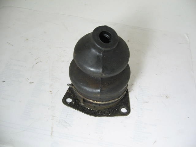 RUBBER CUP ON SHIFT LEVER