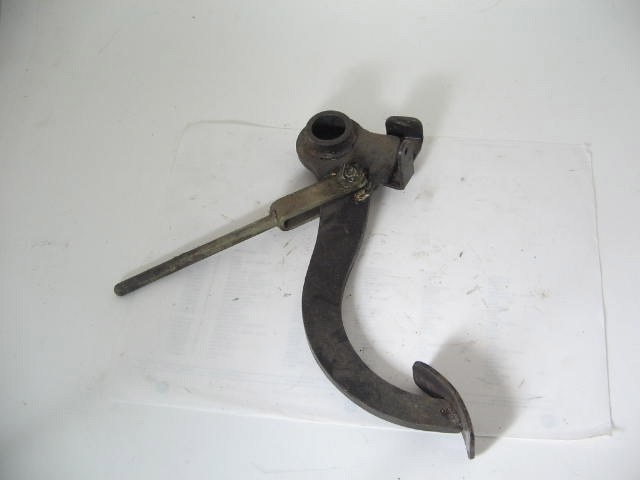 BRAKE PEDAL WITH PLUNGER ROD