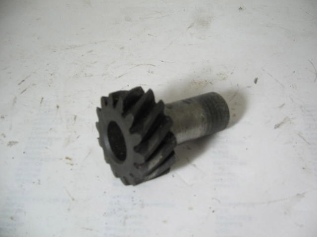 DIST & OIL PUMP DRIVE GEAR