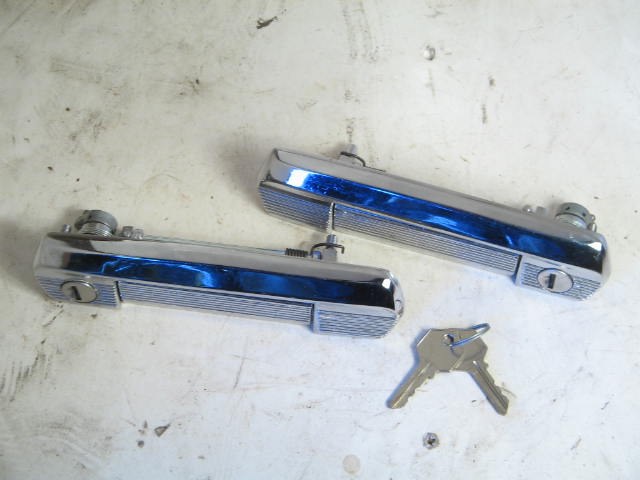 FRONT DOOR HANDLE PAIR W KEYS