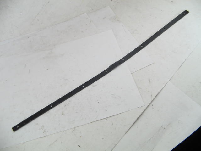 TOP FRAME FRONT RETAINER