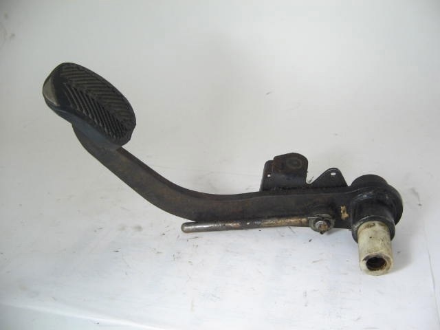BRAKE PEDAL WITH PLUNGER