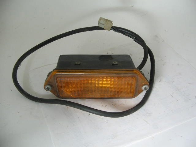 RIGHT FRONT PARKING LAMP