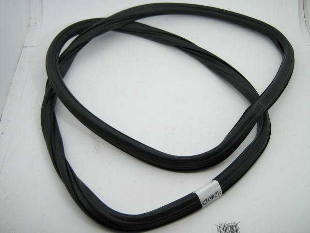 FRONT WINDSCREEN RUBBER GASKET