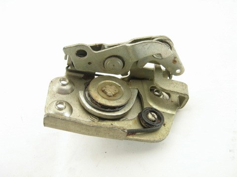 DOOR LATCH ASSEMBLY