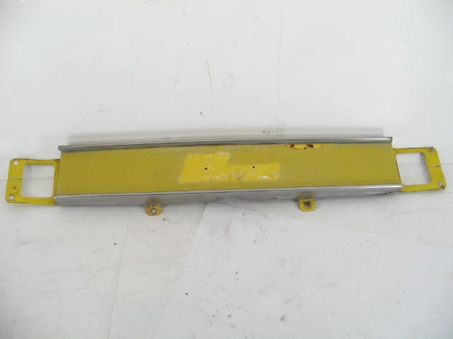 SHEET METAL BETWEEN TAIL LAMPS