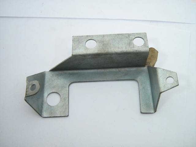 1970-71 RIGHT LAMP BRACKET