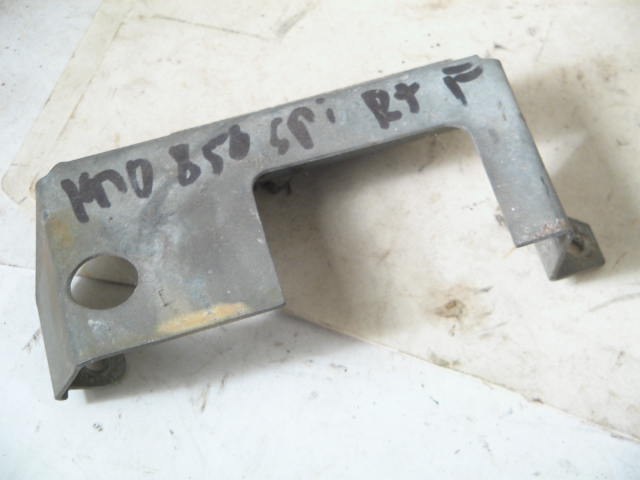 1970-71 RIGHT LAMP BRACKET