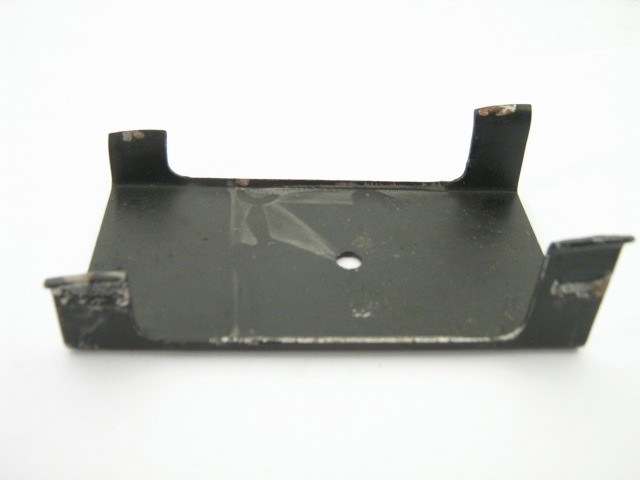 1970 LEFT SIDEMARKER RETAINER
