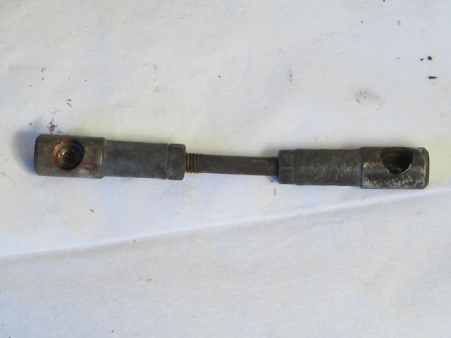 ACCELERATOR LINKAGE ROD