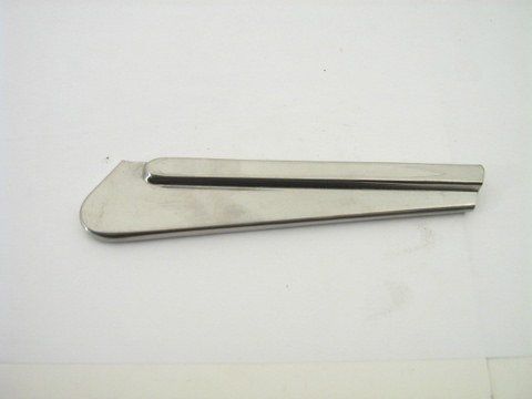 LEFT WING VENT LOWER TRIM