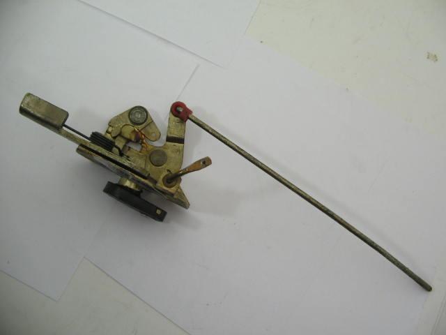 RIGHT DOOR LOCK DEVICE IN DOOR