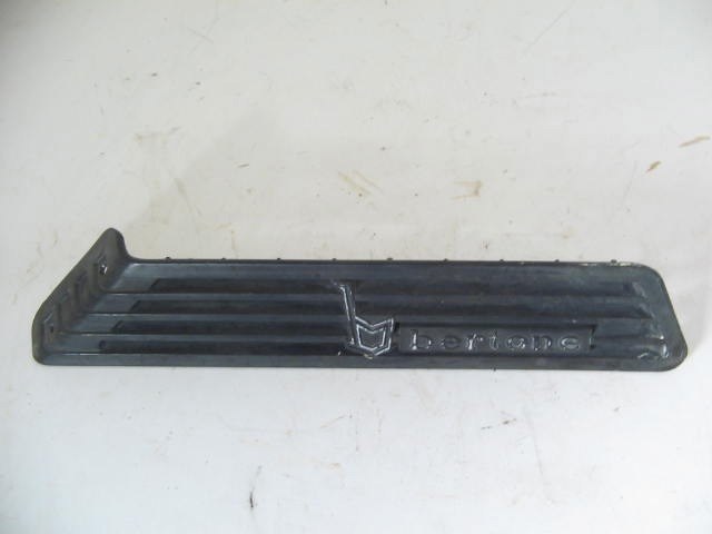RIGHT UPPER 1/4 PANEL GRILL