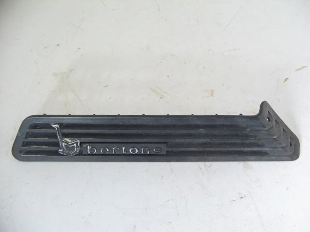 LEFT UPPER 1/4 PANEL GRILL