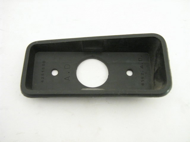 RT FT BLK SIDEMARKER SURROUND