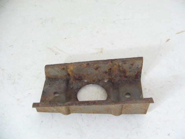 LEFT R SIDE MARKER RETAINER